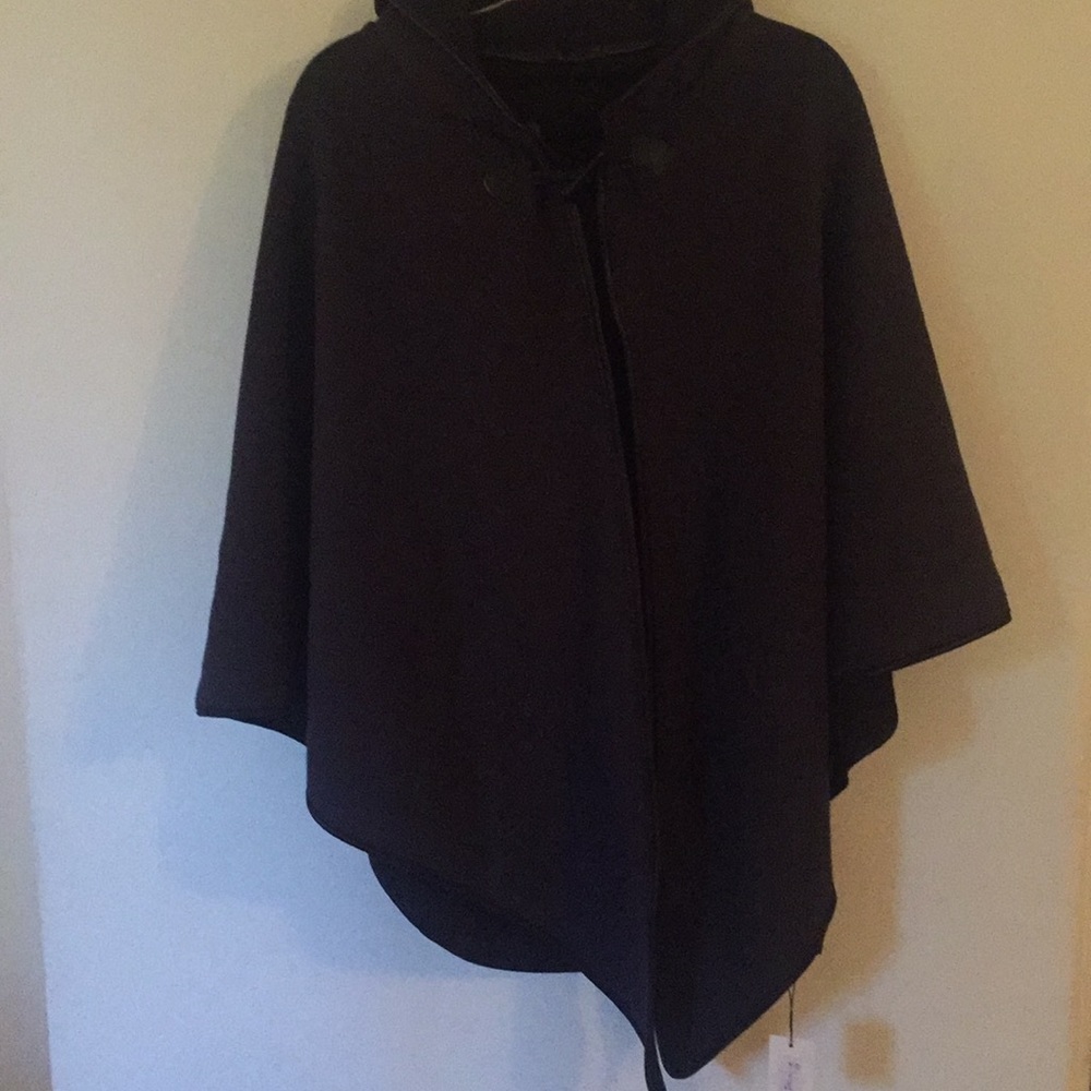 Fleece Cape - Picture 2 of 4